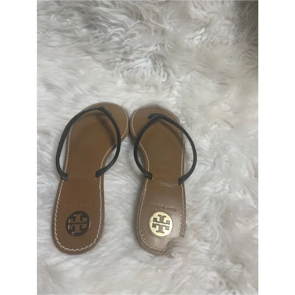 Tory Burch thong sandals Black patent leather Straps, tan footbed,gold logo SZ10